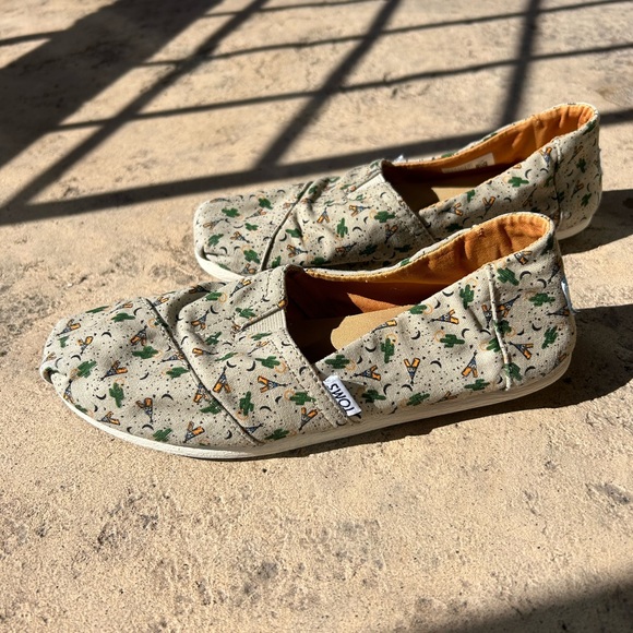 Tom’s Cactus 🌵 & Tipis! So Cute!! 🥰 - Picture 1 of 6